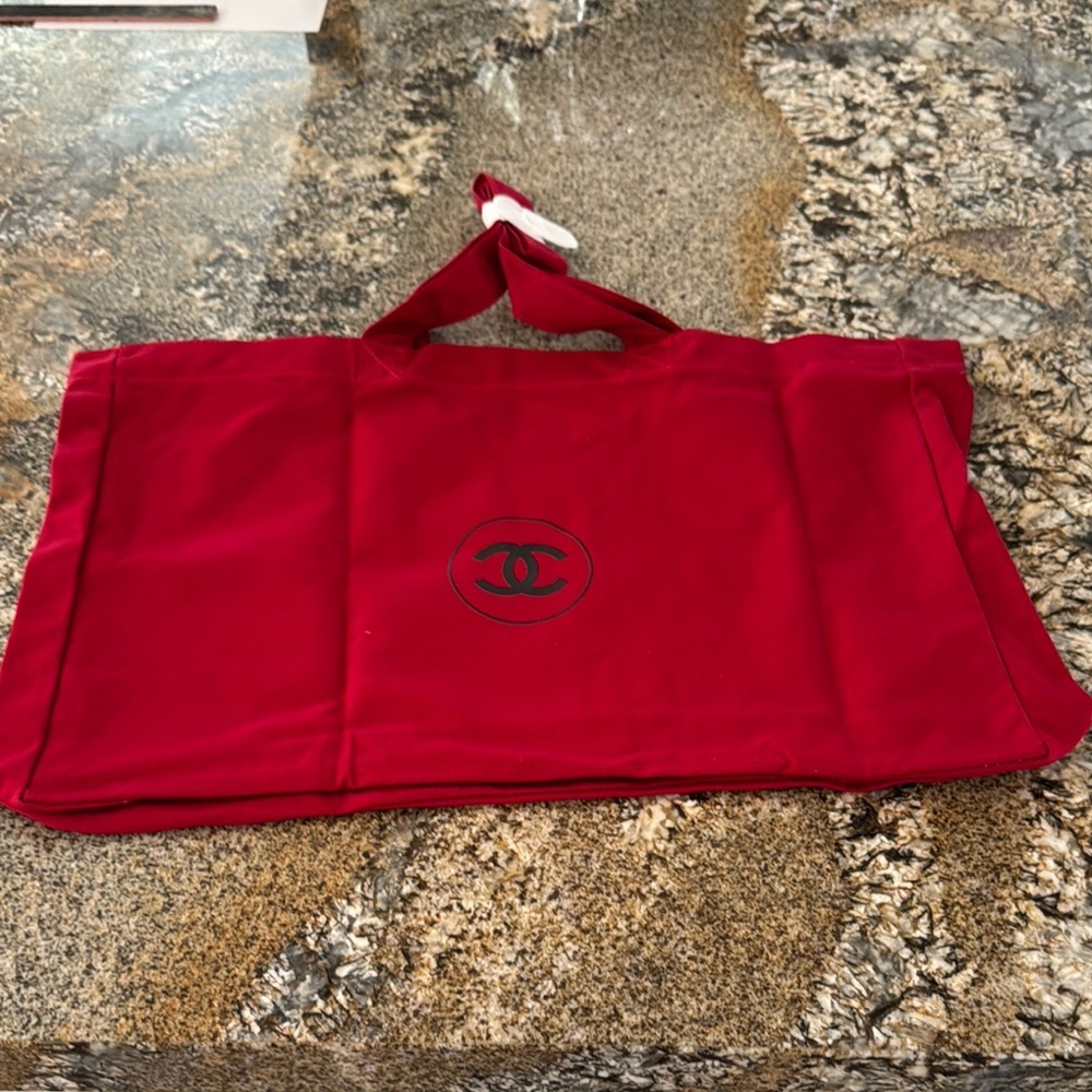CHANEL No.1 Red Carryall NWOT - Picture 2 of 5